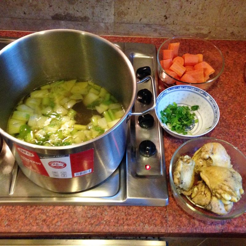 Making Polish chicken soup for my love, @armyxxl for the first time