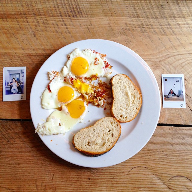 Breakfast #serebiifoodjournal @armyxxl 's plate again #notmyplate #yummy #happywednesday #eggs #bacon Stuart's
