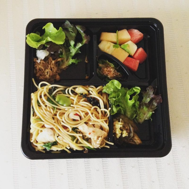 We ordered healthy lunch boxes, pepper spaghetti with chicken, veggies, and fruits from Saladee. We love this Japanese restaurant.