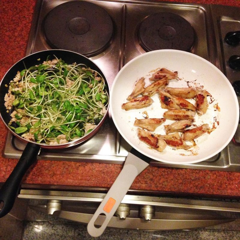 #serebiifoodjournal I'm back in my kitchen again after our long trips away from home. So I didn't cook that much as I used to in the last 3 months. I am making stir-fried  sunflower sprouts mixed with ground chicken and fried garlic & pepper chicken wings. PS we love this white pan that we bought from Germany. It's so good and easy to wash.