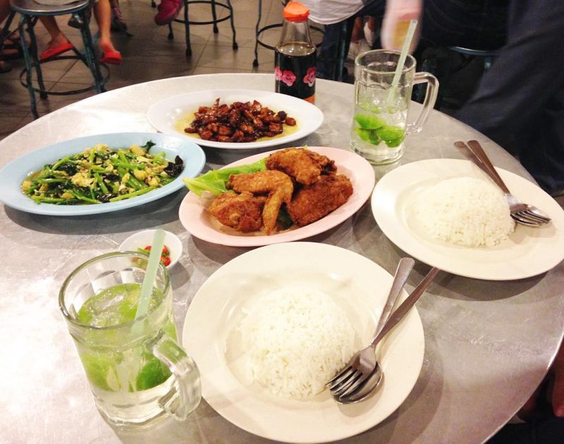 Tek Sen restaurant is very well-known in Penang. We love fried chicken marinated with shrimp paste.