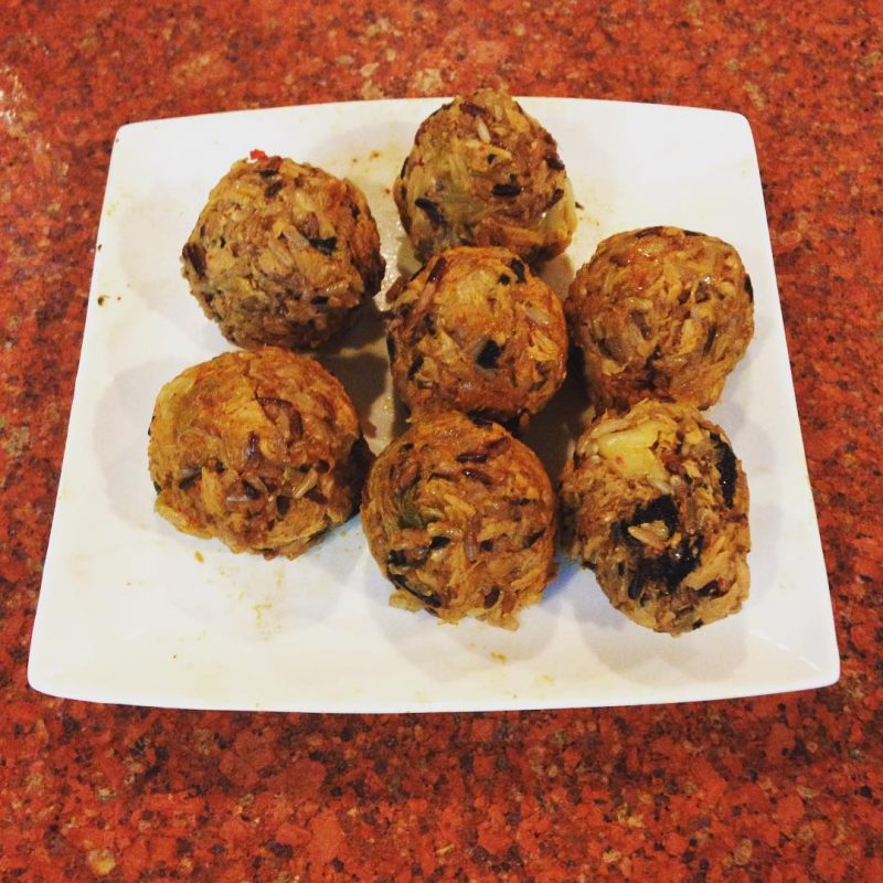 I came home and made these more. Here are my Korean tuna & kimchi rice balls using brown rice. #serebiifoodjournal #happysaturday I'm so crazy about Korean food.