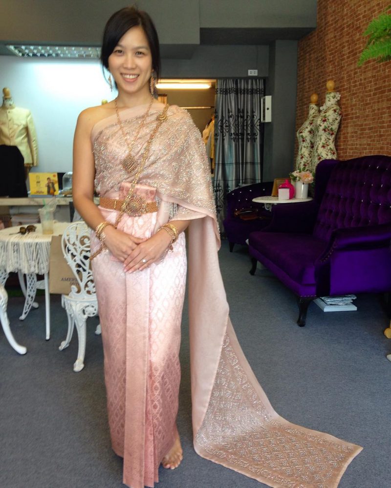 This dress is for my Thai traditional wedding. I love it.  Thank you to my maid of honor for helping me with this. @vivanpro