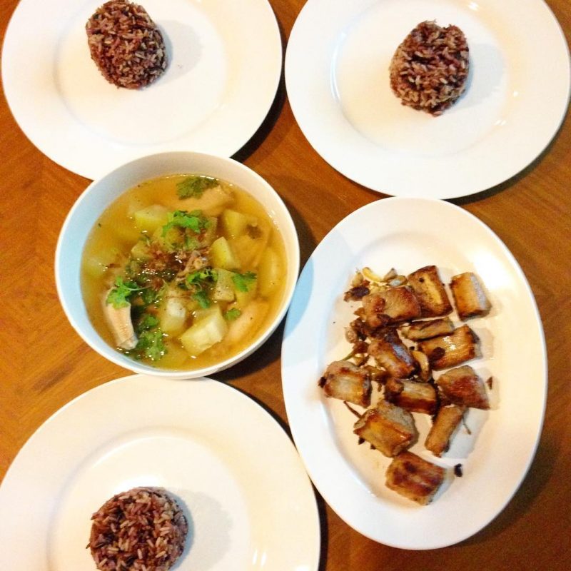Garlic & pepper Pork ribs and melon chicken soup with Thai brown rice #serebiifoodjournal  PS Soup Recipes from @ubon_vee
