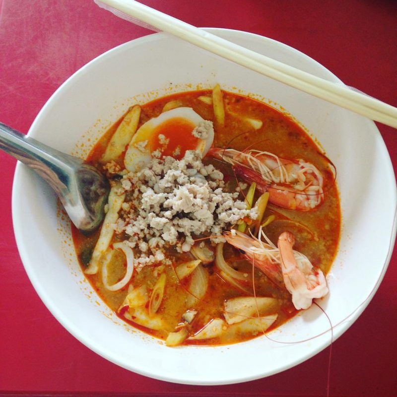 This is my favorite tomyum noodle place on Narathiwas 17. I usually eat tomyum noodles at this place when I come to think tank.  I love love this.