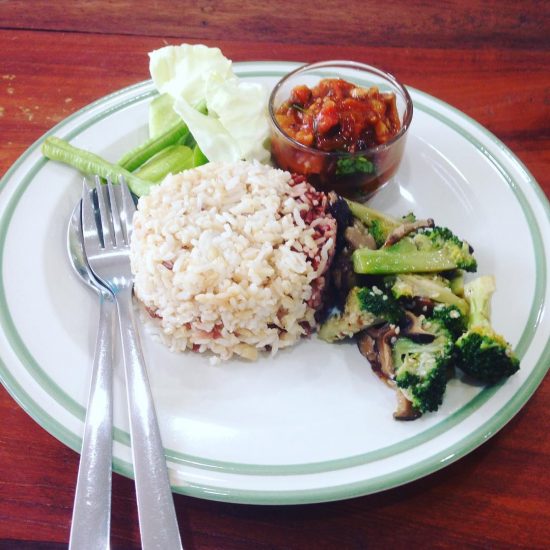 Plant based day: I had stir-fry mushroom broccoli and mushroom chili paste with brown rice near my new place. I am feeling like eating food from my own kitchen. Healthy, yummy and clean vegan food🍀@armyxxl #serebiifoodjournal #plantbased #islandlife 🌴 "You are what you eat."