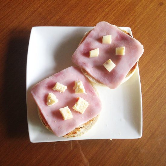 English muffin with peanut butter & fruity cheese & almond mixed with Hokkaido cheese