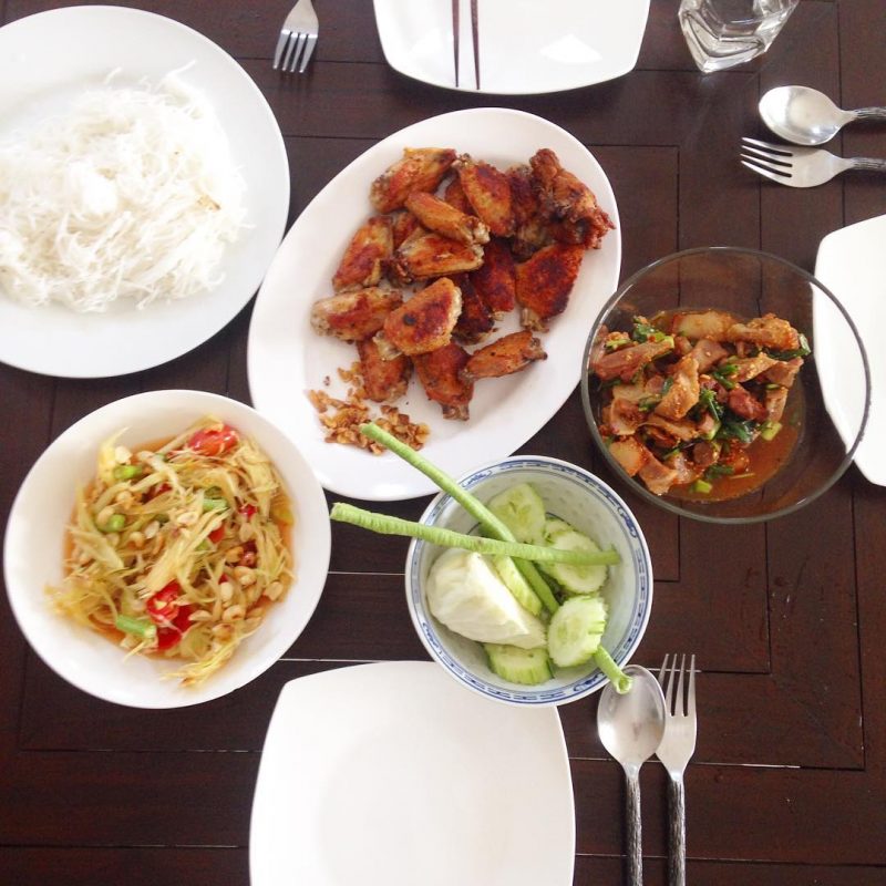 Family lunch 🍴 I made chicken wings. #serebiifoodjournal #islandlife 🌴