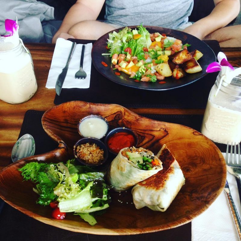 Amazing veggie breakfast: 1. breakfast veggie burrito  2. Spanish breakfast: avocado & veggies & eggs .....Wake up Drinks: coconut water mixed with ginger and coffee. #serebiifoodjournal #healthyfood #islandlife 🌴