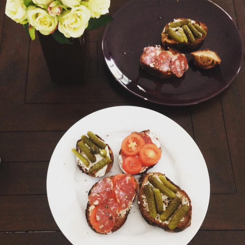 This morning we were planning to do another breakfast picnic but it was raining ☔️. The beach is still wet. So we made sandwiches at home instead: dark bread from French bakery, Salami from our favorite Butcher.  We put them together and they are so yummy! 😍😘