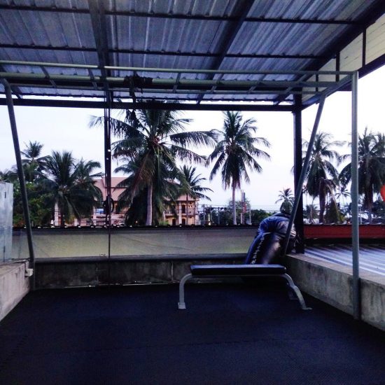 Good evening! Cardio kickboxing has became one of my Wednesday 2017 workout routine. I normally go to yoga class 3-4 times a week. I go SUP with my hubby and Maximus on the weekend. The class was located at the top floor of the gym where I enjoy the view of coconut trees. 🌴