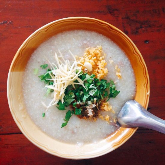 Woke up early for this! Morning rice porridge 😴😋🌴👍🏻😍💕 yesterday @crystaltravelin.style and I came to this rice porridge restaurant at 9ish. They sold out so early. Today we made it!