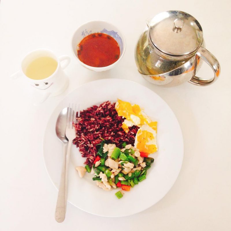 Basil Chicken with egg, tom yum pla (leftover ) and red rice... drink: date mixed green tea.