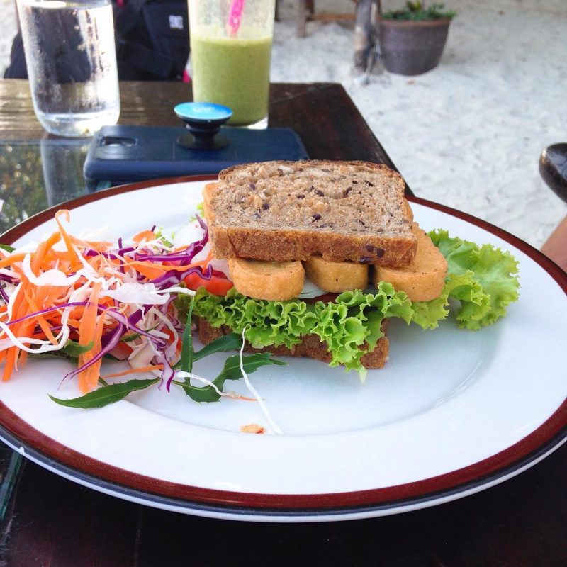 Baked tofu sandwich and detox smoothie #healthyfood