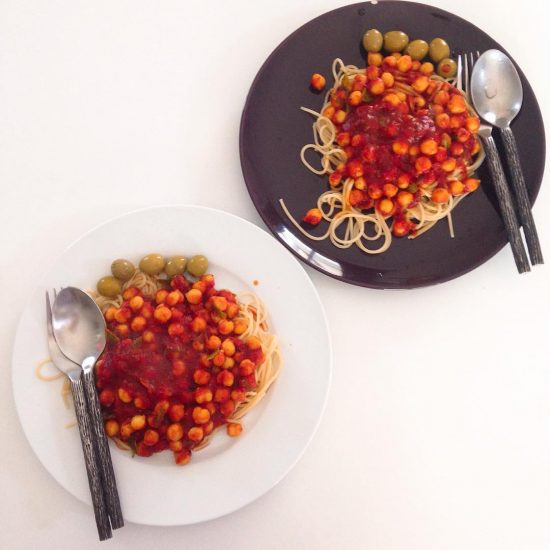 Spaghetti with tomato sauce, garbanzo beans and olives.