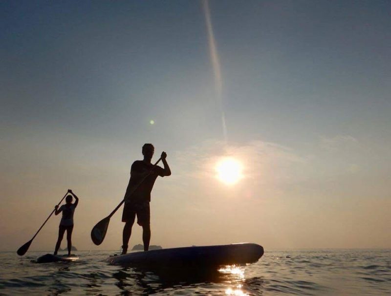 Throw back sunset SUP in the south of Samui... it was amazing. 😉 we wanna do it again soon. 🌊😍💕🌴 #nofilter #sup #standuppaddle #watersport #fun #sunset 🌅