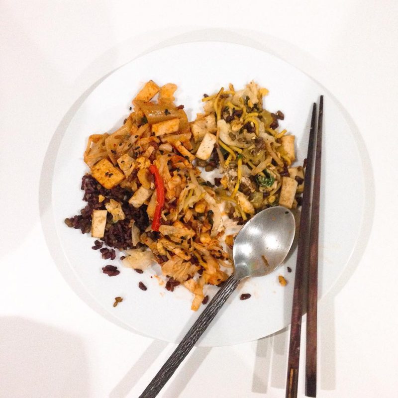 Mixed meatless plate dinner : stir-fried cabbages, bean sprouts, homemade kimchi , tofu, cilantro, spring onions mixed with Korean chili paste (sprinkled with black sesame on top), black rice cooked with bean and flaxseed, leftover veggie&tofu&egg noodles