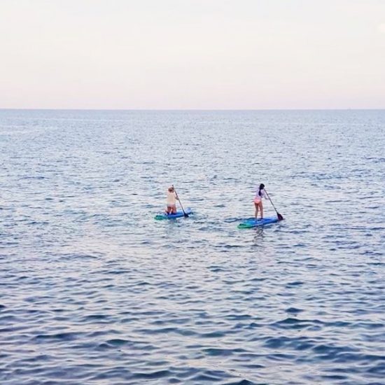 This evening we were paddling around our new spot, between sunrise Bungalow and grandma & grandpa rocks. It was a good spot for practicing the balance, paddling and riding mini/small waves. During our trip, we saw such a beautiful sunset. 🌅  Loving it!