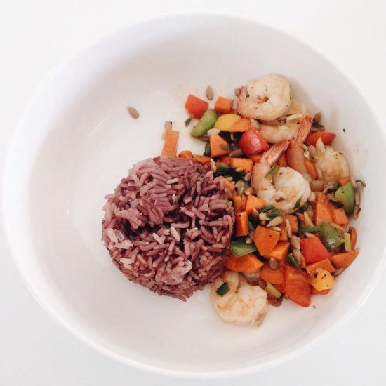 Black pepper shrimps with paprika, 🥕, mint, cilantro, green onions, sunflower seeds , garlic, black pepper (seasoning with tamari sauce and black pepper sauce)