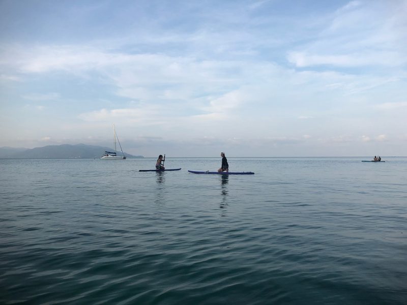 Great afternoon with @isupsamui @theycallme.nat @armyxxl  Thank you to @isupsamui for organizing  Samui Social SUP today.  Markus and I went paddling around the North of Koh Samui for the first time. (At the beach near by  Melati hotel ) The water was very calm. It was very nice. Love it! ❤️
Thank you Markus for the nice pictures. 😘