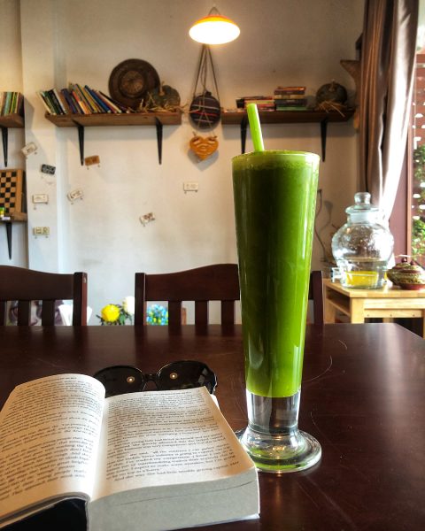 A peaceful moment with green juice , drinking it from morning glory straw 🌱❤️😍