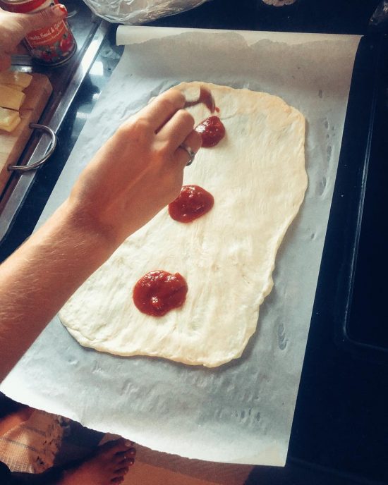 Making vegetarian pizza with @julialiberta and @shelkmary