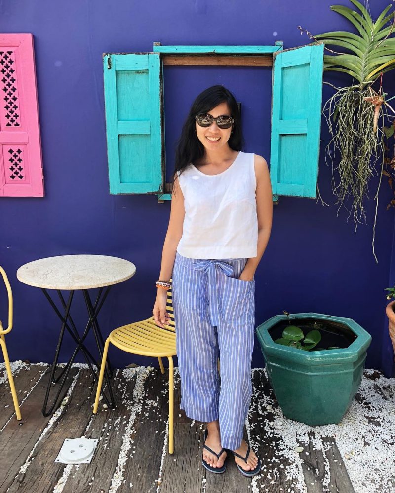 Threw back last Sunday we did cafe hopping. Our family and friends knew we love coffee so much, they always buy us coffee or coffee mug when they visit us on Koh Samui. Let’s do cafe hopping again next weekend! @armyxxl PS i wear this white linen top (my sample) again this weekend. I love it so much! 💕