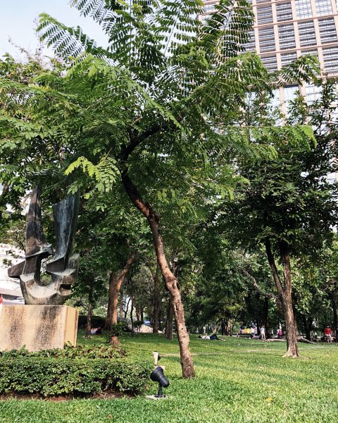 Walking from Asoke to Phrom Phong and back to Sukumvit 23 to avoid traffic on the bts and the road. It was fun walking. We stopped at the Benchasiri park (it’s our first time here). Sanook mak ka Markus thank you for your idea. Btw, I’m happy to find Poke (Pronounce: Po-Kay) bowl in Bangkok. It’s one of my favorite Hawaiian food. I had tuna poke (it’s more traditional 🤣😆.) next time I will try salmon one. It was yummy. The taste was similar to one I had in San Francisco. I never been to Hawaii. Lol one day I will go to eat Poke there.