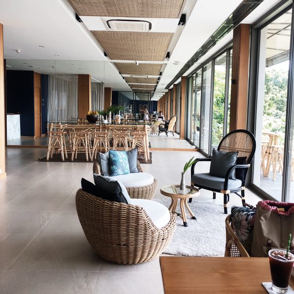 It’s our first time at a new beautiful sea view coworking space, “Mantra work lounge” in Maenam. It’s worth the drive all the way from Lamai to here. We took the Lamai Maenam shortcut through the middle of the island. It was beautiful along the way. 😍💕🤗🌴🌊 😛 Coffee is good here! 🙂 And plus they are using paper straws!! 🙂 🙂 Food menu looks good too. They have healthy food. 🥕🥦🥒