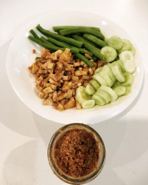 Yummy organic vegan chili 🌶 paste (Vee Jay) from @mumbo_official. I stir fried mushrooms and chili paste together. I ate it with steamed yard long beans, fresh cucumbers and steamed rice berry.