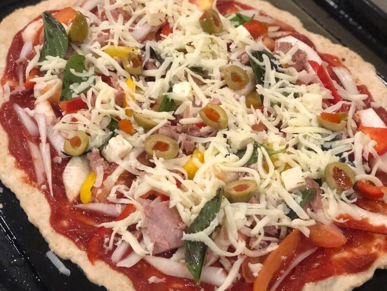 We made whole wheat Greek pizza for dinner. I made whole wheat pizza dough and chopped veggies and Markus made pizza sauce and prepared other toppings. It took only 30 mins to make this pizza. It’s so yummy!!!! Each bite is a surprise. You don’t know what you will eat cos the toppings are so thick. It’s hard see it. Lol 😆