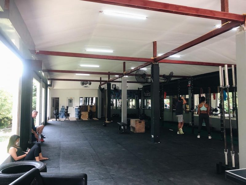 Getting ready for Saturday morning CrossFit! #fitness #crossfit #lamaibeachcrossfit #samui #thailand #crossfitsamui #getfitwithme #funworkout #stronggroup #workoutmotivation #workoutinspiration #fitcouple #crossfitcommunity #goodvibes