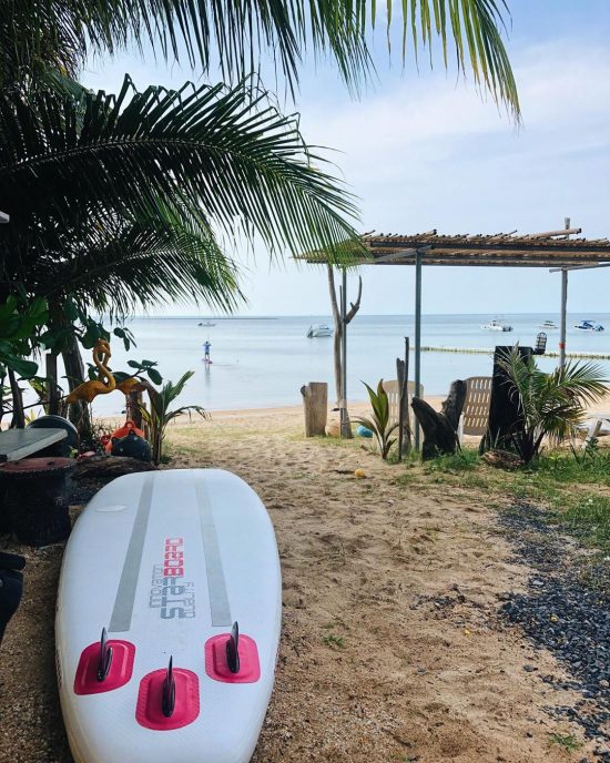 Getting ready for morning paddle! Hello the beach again! 🏝🏖🌊 #perfectday #beachlife #islandlife #happyislanders #lifeisgreat #kohsamui #thailand #SUP #starboardSUP #standuppaddleboarding #paddleboard