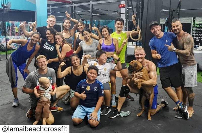 Throwback crossfit 7 pm class last Monday. We were having fun as always. 😆😍 we love spending time with fun and positive people. Princey and Benji were looking at each other. So cute! #crossfitdiary #fitness #crossfit #lamaibeachcrossfit #samui #thailand #crossfitsamui #getfitwithme #funworkout #stronggroup #workoutmotivation #workoutinspiration #goodvibes  #crossfitthailand #thailandcrossfit #crossfiteverydamnday